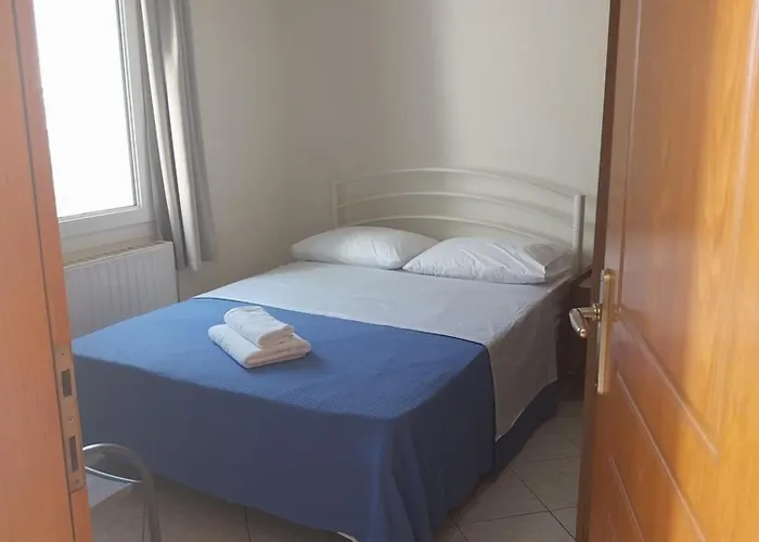 Ntolos House Old Town شقة